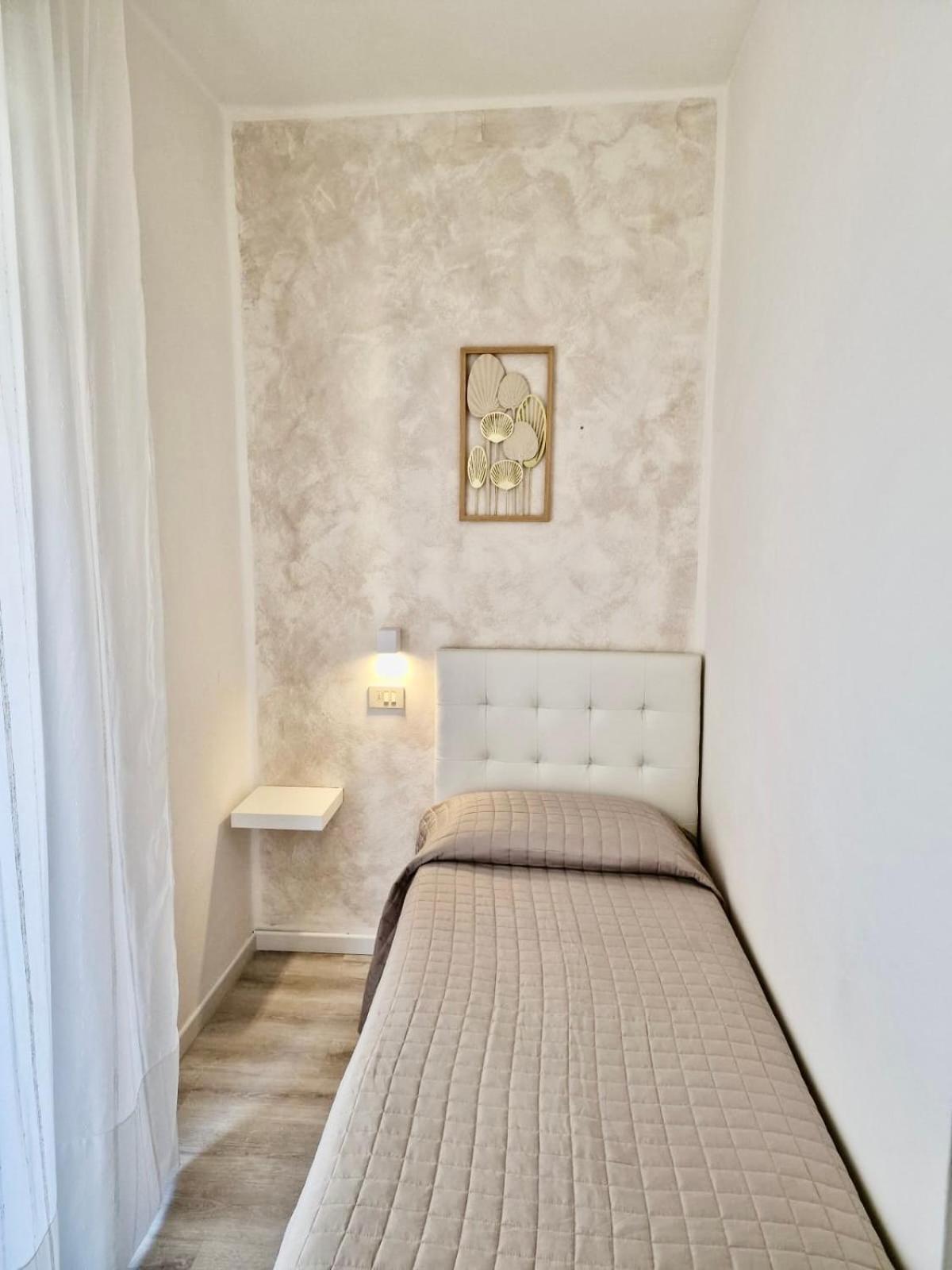 Hotel Augusta Каорле Екстериор снимка