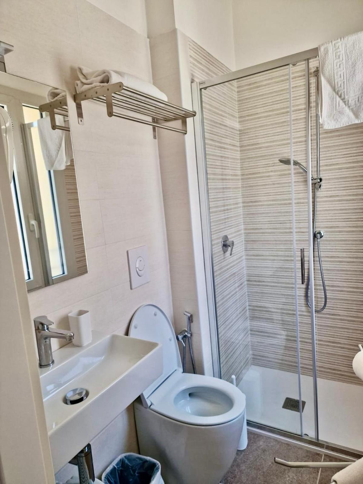 Hotel Augusta Каорле Екстериор снимка