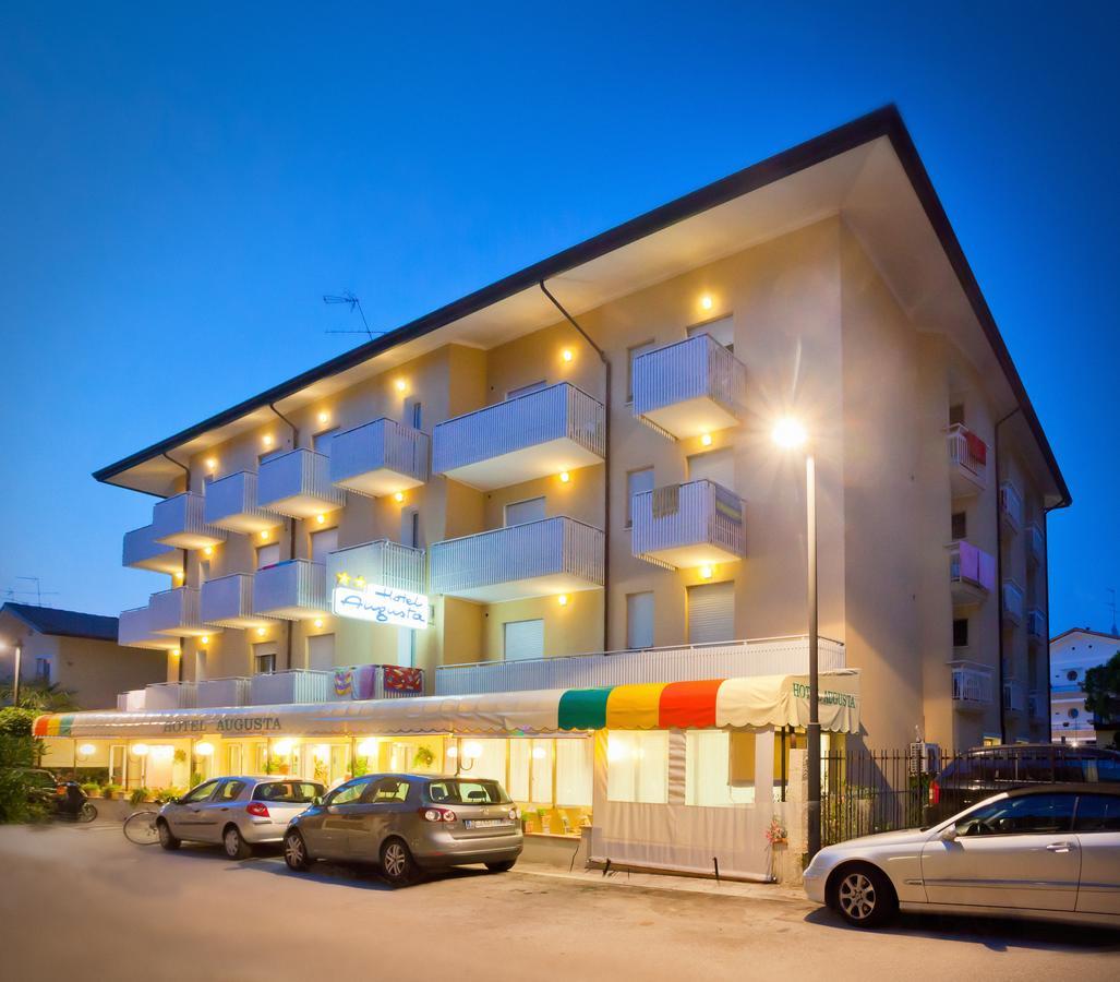 Hotel Augusta Каорле Екстериор снимка