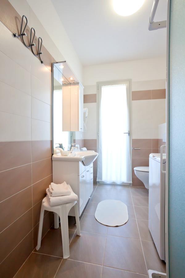 Hotel Augusta Каорле Екстериор снимка