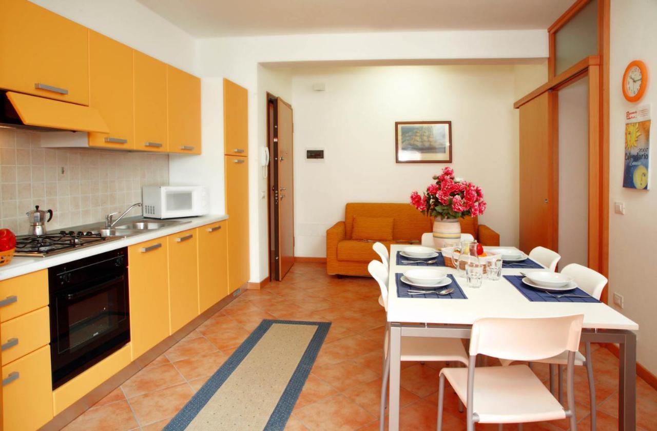Hotel Augusta Каорле Екстериор снимка